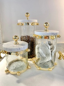 最优质的金属和金罐，带有艺术叶子图案，是厨房和家居装饰的完美组织者