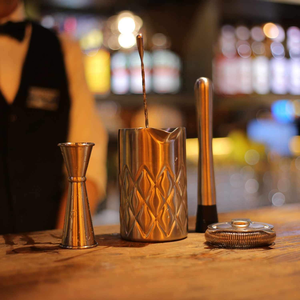 Özel Logo 100ml paslanmaz çelik ölçüm fincan Jigger Bar gereçleri seti ev kullanımı için Swizzle sopa ve kupa sahip - Product Image 1