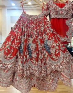 女式人造乔其纱亮片刺绣切割作品Lehenga，搭配坎坎和帆布帕塔风格出售! - Product Image 1