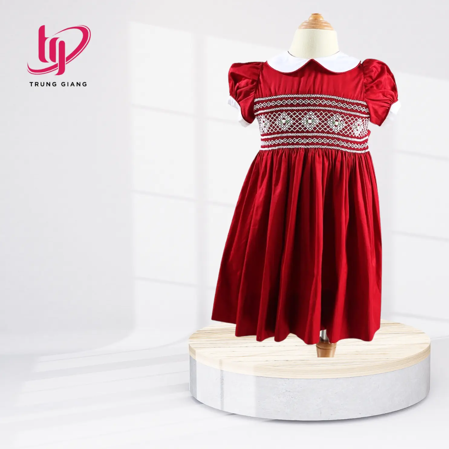 Ropa de bebé Vestidos de bebé Vestido de niña Smocked para niña Algodón Rojo Corto Diseño personalizado del fabricante de Vietnam