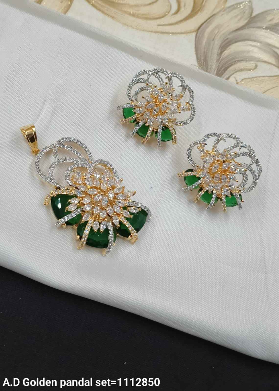 สีเขียว