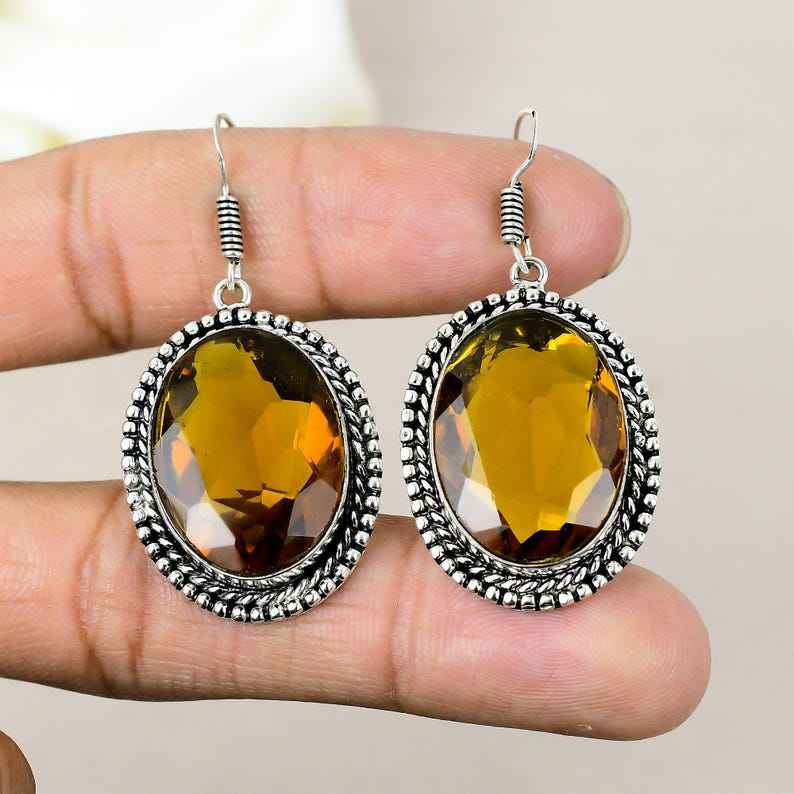 สีเหลือง