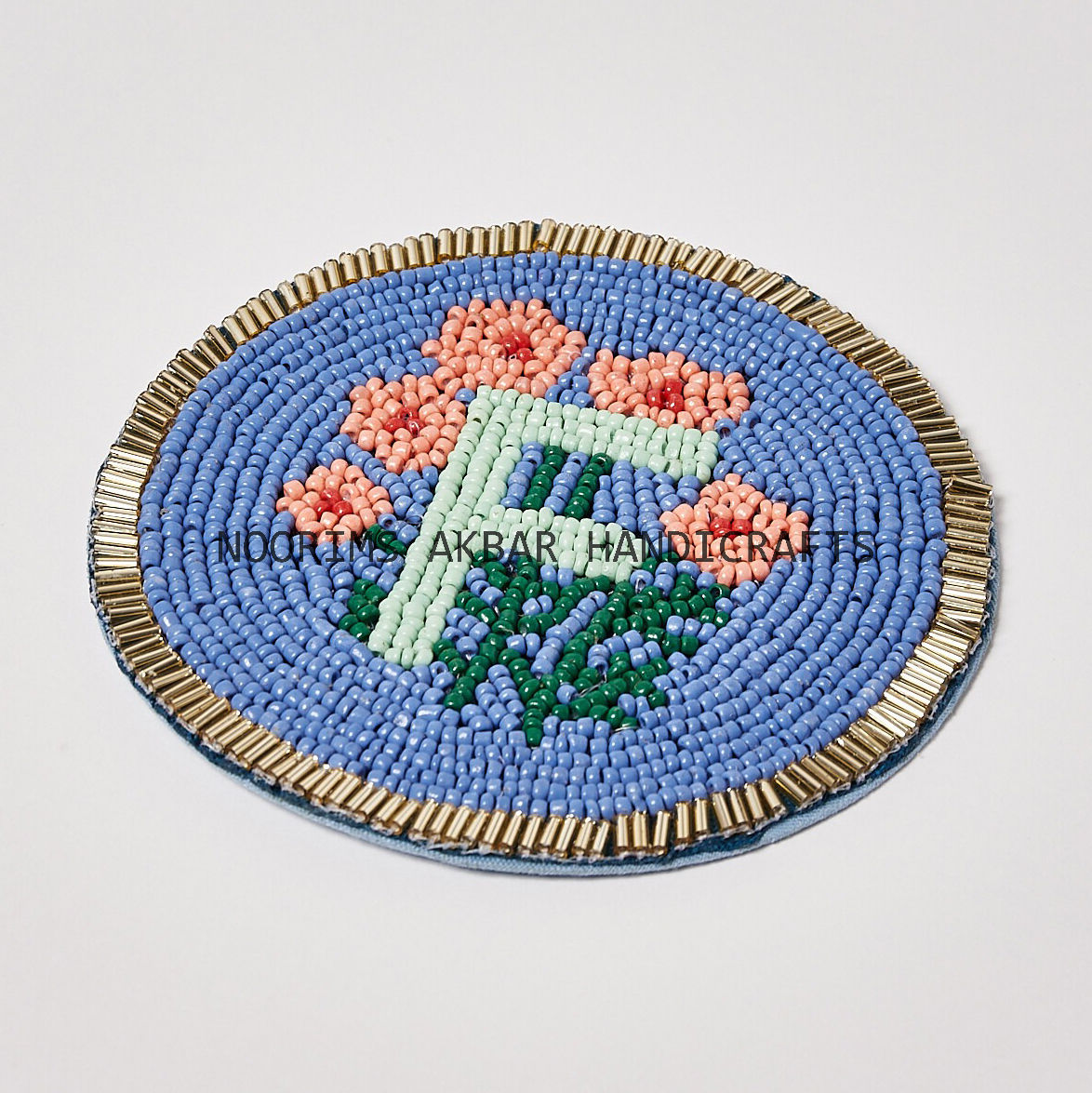 แผ่นรองแก้วตัวอักษร "F"