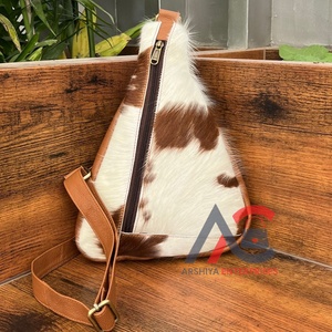 סיטונאי 2025 חדש cowhide couhide תיקי חזה לגברים ולנשים באיכות גבוהה קיבולת גדולה