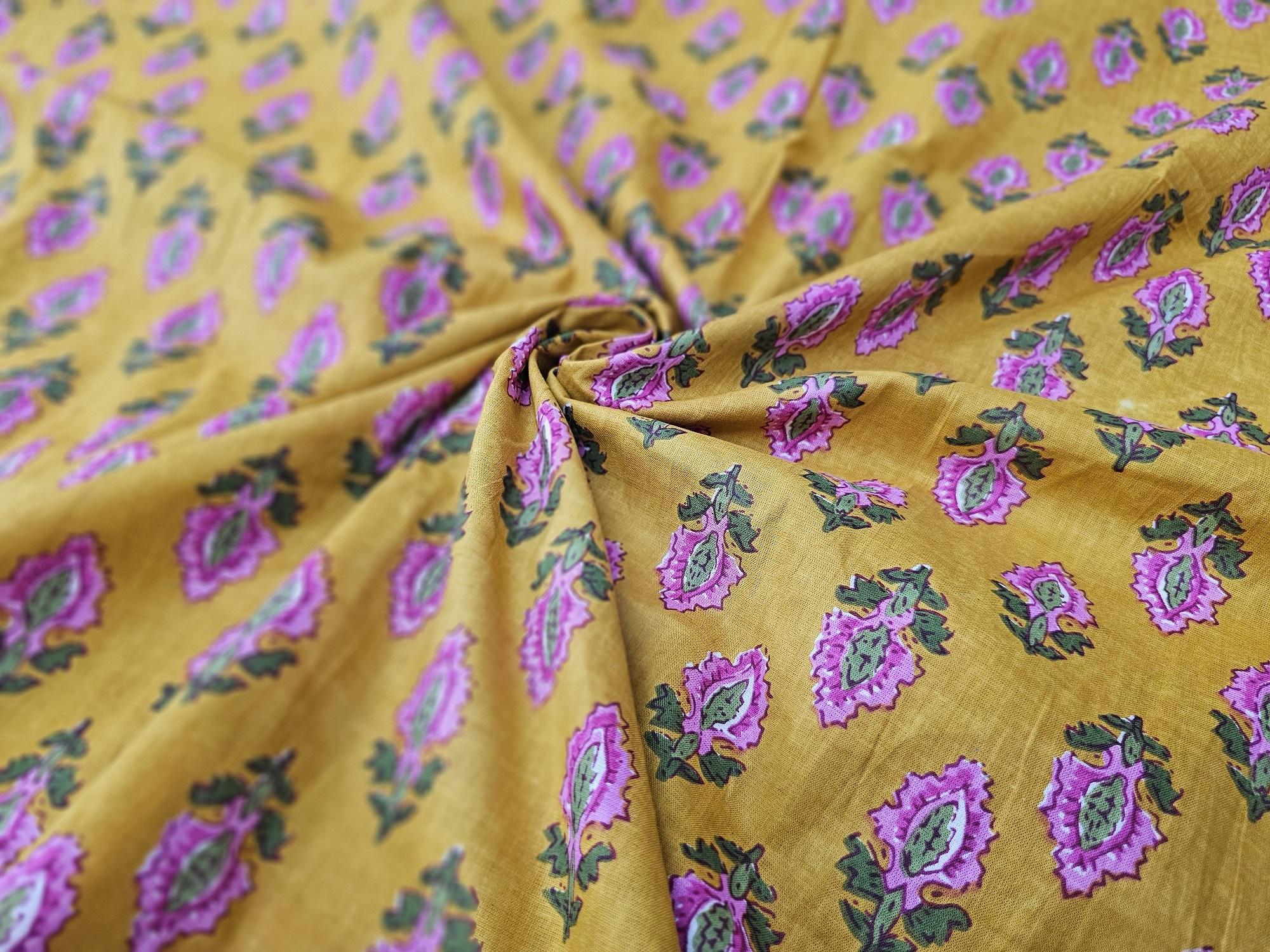 สีชมพูเหลือง