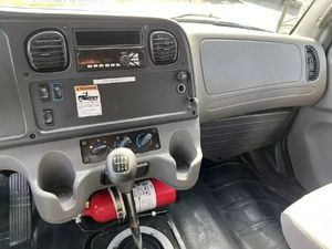 准备装运货运班轮商务舱M2 106箱式卡车2016 2017 2018型号