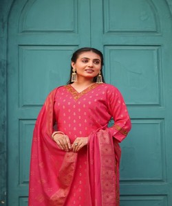Modisches Georgette Office Wear Kurti Set mit stilvollem Streifen muster und Glocken ärmeln Kurta