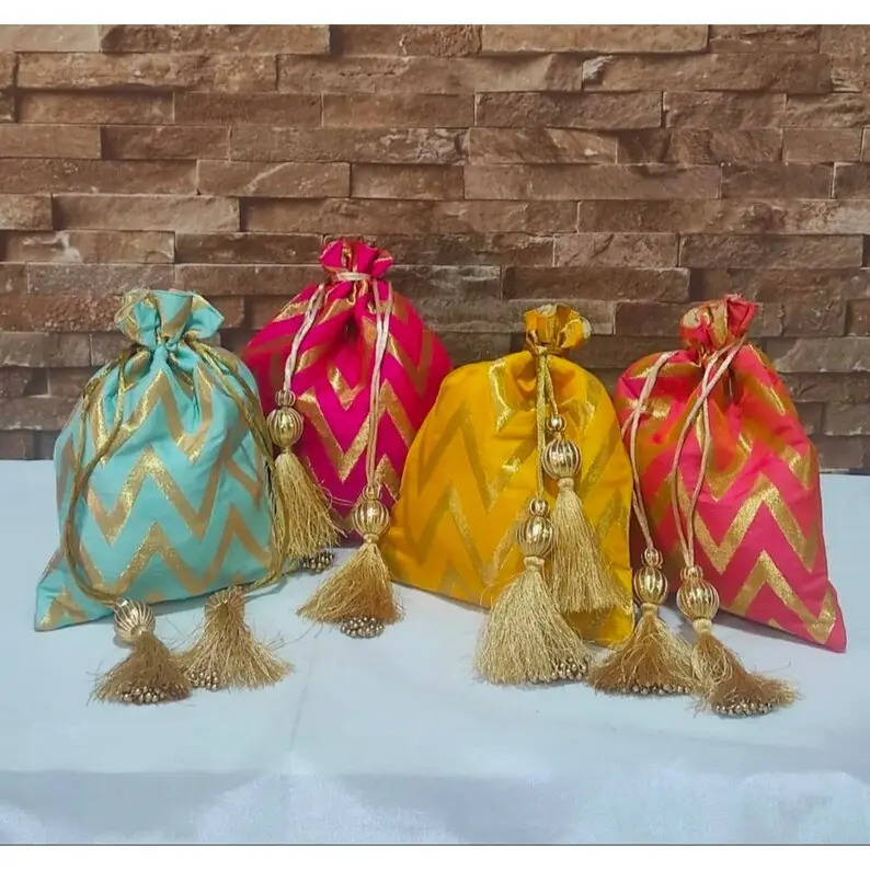 Rakhi Special 10 x bolsas con cordón de terciopelo para favores de boda Bhaji Bidd bolsas Mehendi Dholki Eidi bolsas de regalo
