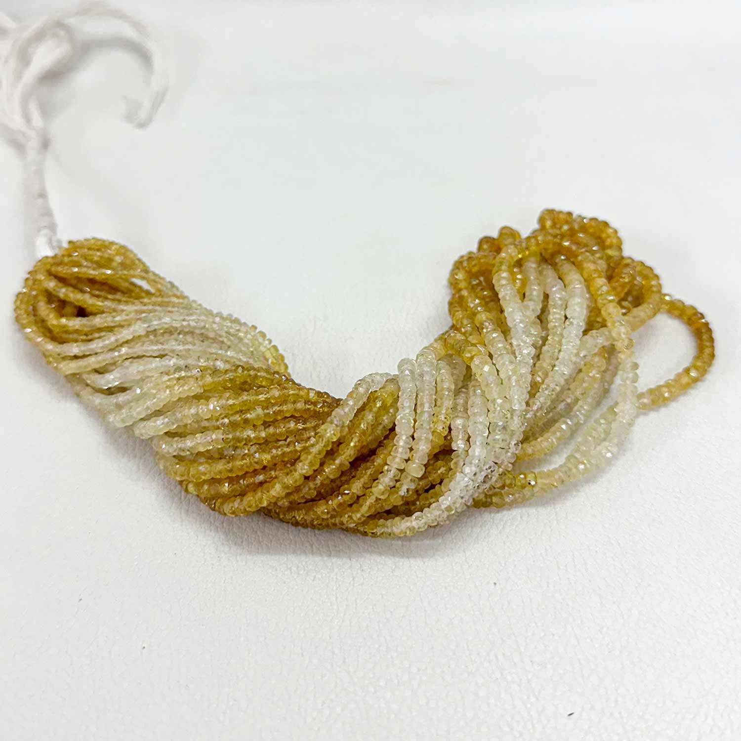 สีเหลือง