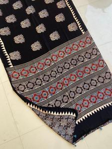 เสื้อวิ่งพิมพ์ลาย ajrakh ทำจากผ้าไหม Saree Shatin เสื้อวิ่งแต่งลายสไตล์อินเดีย - Product Image 5