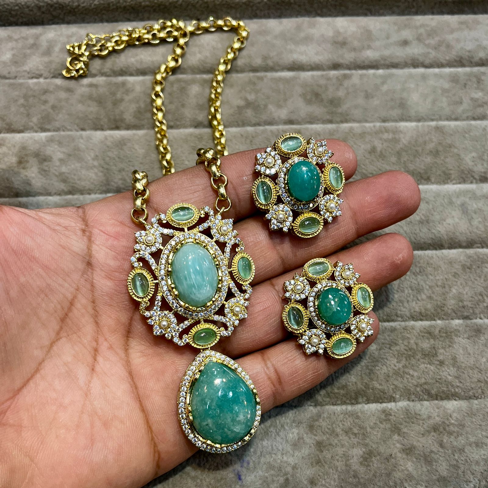 ทะเลสีเขียว