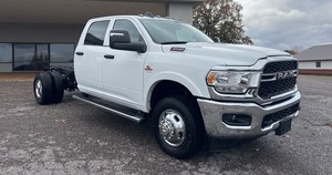 2024 r_am r_am 3500 המורד צוות מונית lb drw 4wd
