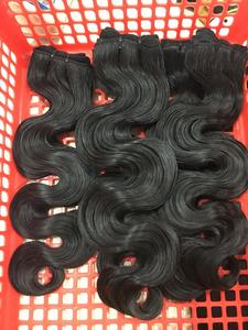 ウィッグやヘアエクステンションに最適な、柔らかく滑らかで光沢のある人毛100% バージン人毛