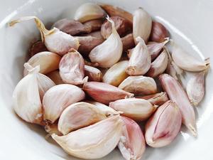 批发优质新鲜蔬菜和大蒜原料加工价格经济，适合食品使用