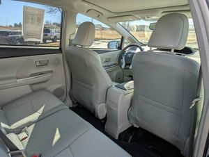2013 Toyota Prius v beş FWD kullanılan elektrikli hibrid araba 8L Turbo motor otomatik şanzıman ışık deri R18 alüminyum alaşım - Product Image 6
