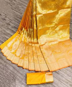 Rot bedruckter <span class=keywords><strong>Saree</strong></span> mit weißer Baumwoll bluse für einfache Hochzeits feier tragen Frauen