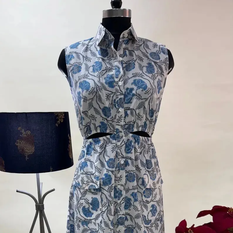 ポケット付きの新しい青いドレスインドのハンドブロックフローラルプリントコットンクロスサマードレス女性の快適な服は熱を打ち負かす