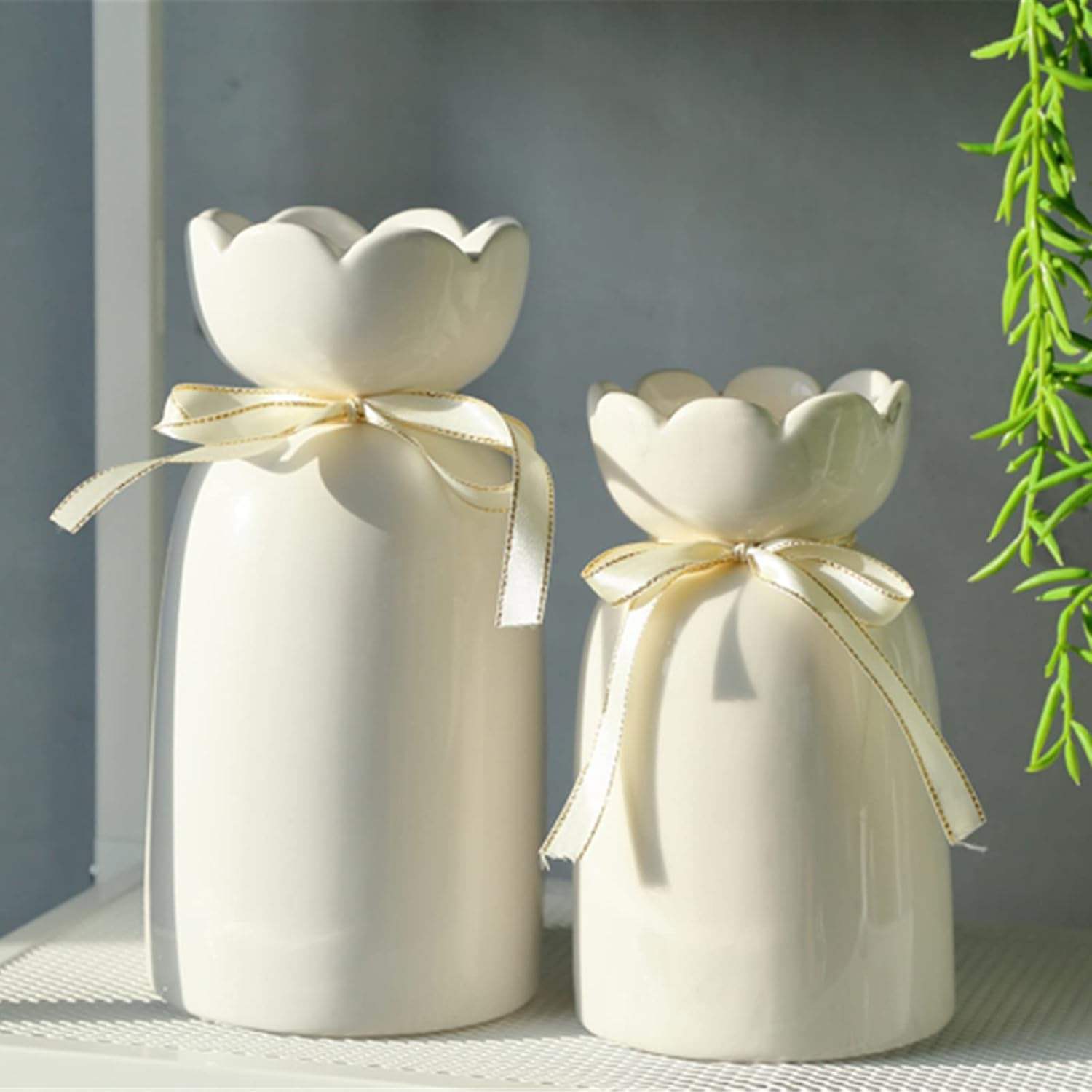 สีขาวและสีชมพู