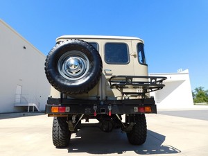 1974年トイオタFJ40 3.9L 4X4ヴィンテージカーコレクションAWDファブリックシート付きR18タイヤマニュアルギアボックス左ステアリング送料無料 - Product Image 5