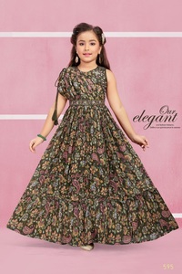优质童装和女孩穿着精美的设计师礼服和Sharara套装和Koti Style 3件和<span class=keywords><strong>Lehenga</strong></span> <span class=keywords><strong>Choli</strong></span>