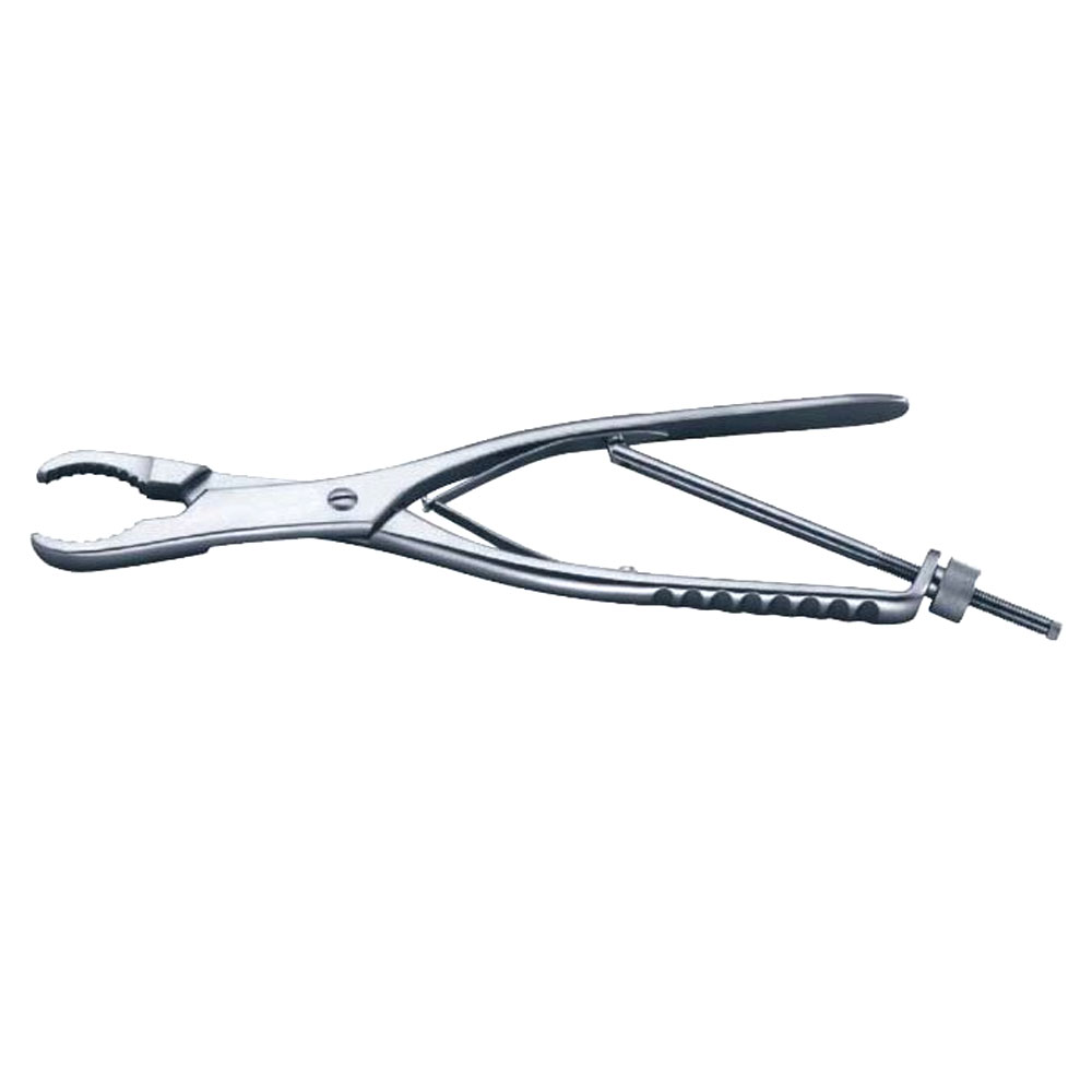 Ulrich os tenant le fil de forceps