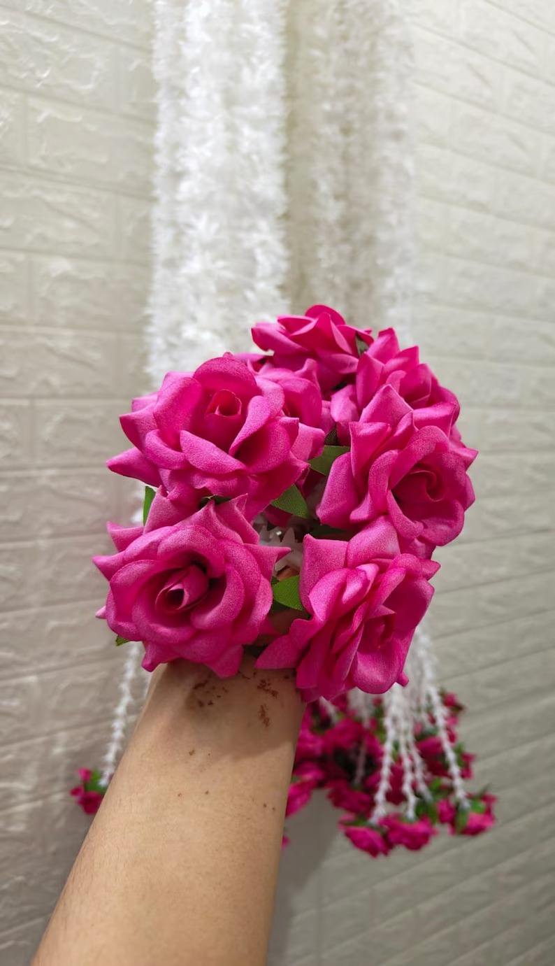 สีขาวนวล