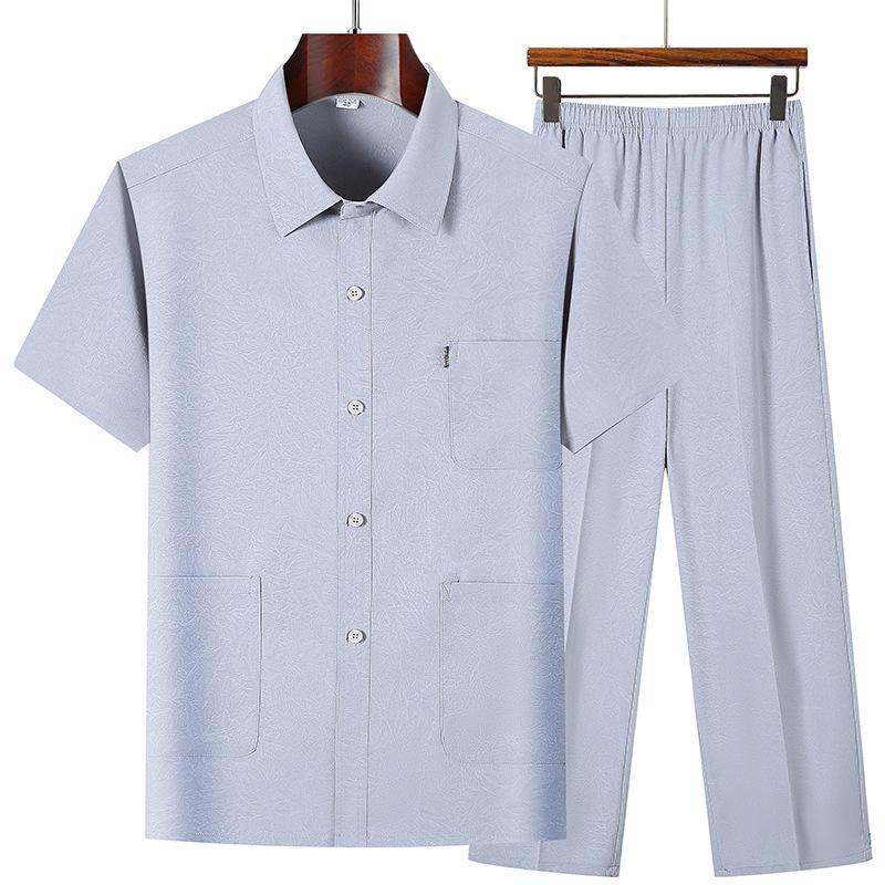 สูทสีเทาอ่อน