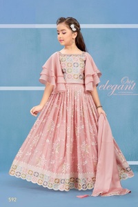 优质童装和女孩穿着精美的设计师礼服和Sharara套装和Koti Style 3件和<span class=keywords><strong>Lehenga</strong></span> <span class=keywords><strong>Choli</strong></span>