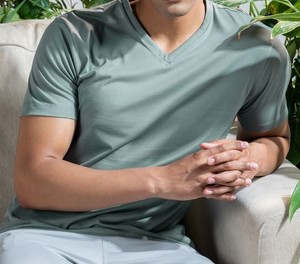 カスタムメンズピュアコットンVネックTシャツベーシックレギュラーフィット半袖ロゴデザインリクエスト - Product Image 1