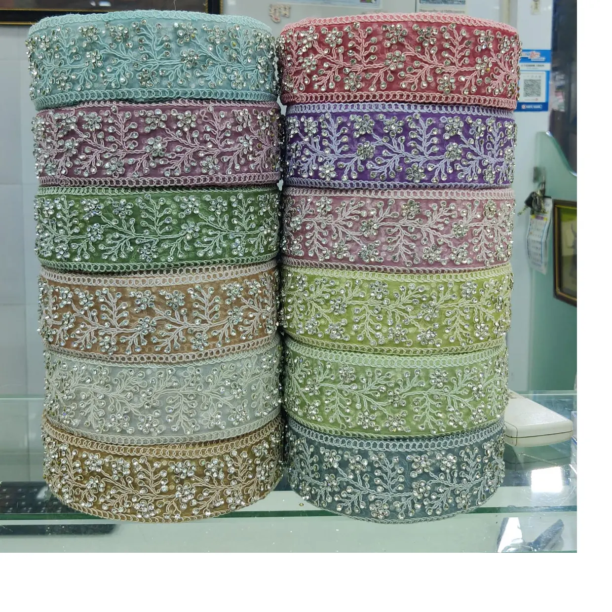 Maßge schneiderte maschinen gestickte Bänder & Schnürsenkel in verschiedenen Designs & in zwölf Farben für Brautkleider in 2 Zoll Breite.
