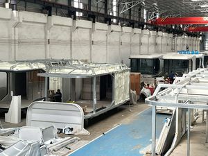 2025可折叠预制钢结构移动生态集装箱房出售，本周免费送货到美国 \ 阿联酋