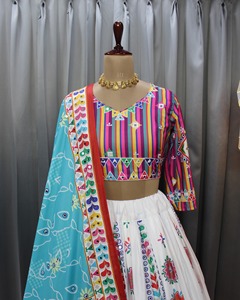 手工制作多色拉贾斯坦莱亨加套装 | 节日特制Ghagra Choli | 刺绣波西米亚印度婚纱 - Product Image 6