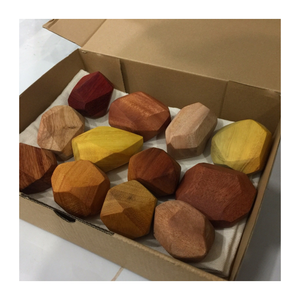Bloques de roca de madera Tumi Ishi que animan a los niños a pensar críticamente y experimentar con diferentes técnicas de equilibrio - Product Image 3