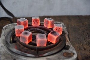 Premium kalite beyaz kül küp şeklinde hindistan cevizi kabuğu kömür briket dumansız Nargile Nargile Shisha tütsü siyah kömür - Product Image 5