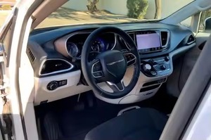 2022 for Chrysler <strong>Voyager</strong> LX Hatchback Used Low Mileage Automatic Gearbox Light Interior R18 Tires Left FWD for Shipment - Product Image 3