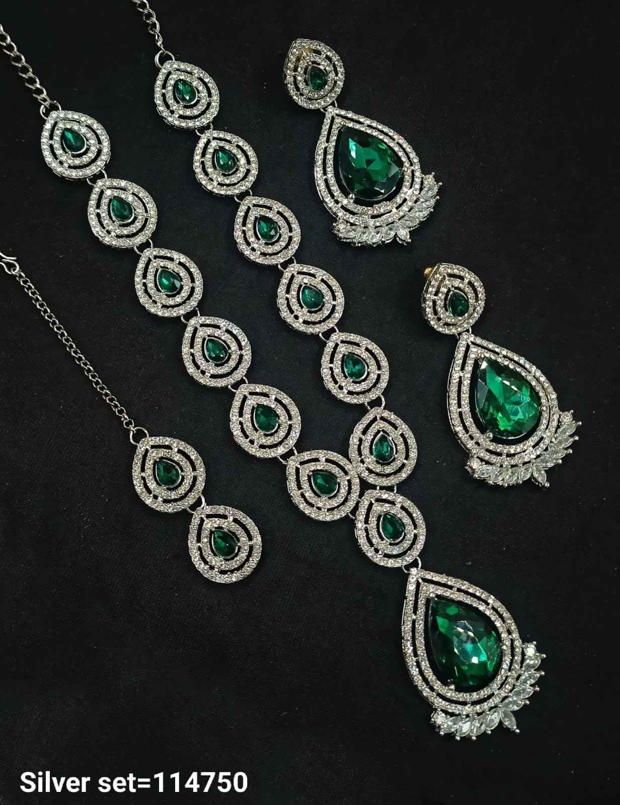 สีเขียว