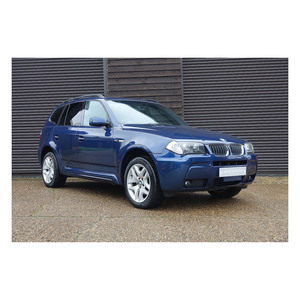 BMW X3 M E83のスリリングなドライビングダイナミクスは、パフォーマンス重視の車を求める自動車愛好家に最適です