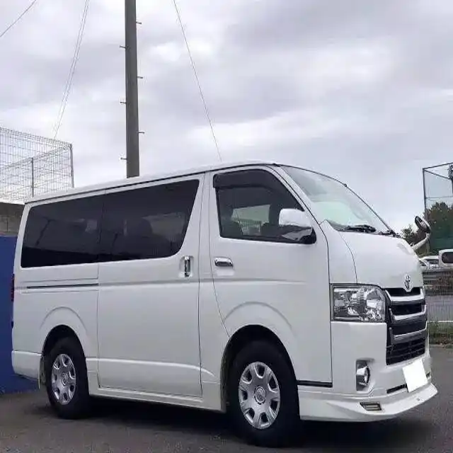 Mini Bus 2022 Toyotas HIACE 16 Asientos Color Blanco-Toyotas Hiace Van