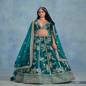 エレガントなジョーゼットアートシルク刺繍入りLehenga <span class=keywords><strong>Choli</strong></span>ザリをフィーチャーした結婚式のゲストのための完璧なお祝いの伝統的な服装