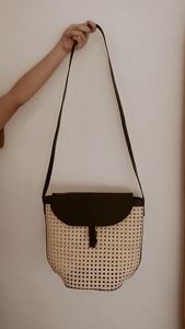 よく新しいファッション籐女性バスケットハンドバッグ手作りバッグ籐 & 黒革籐ハンドバッグ結婚式のために彼女を使用LHD