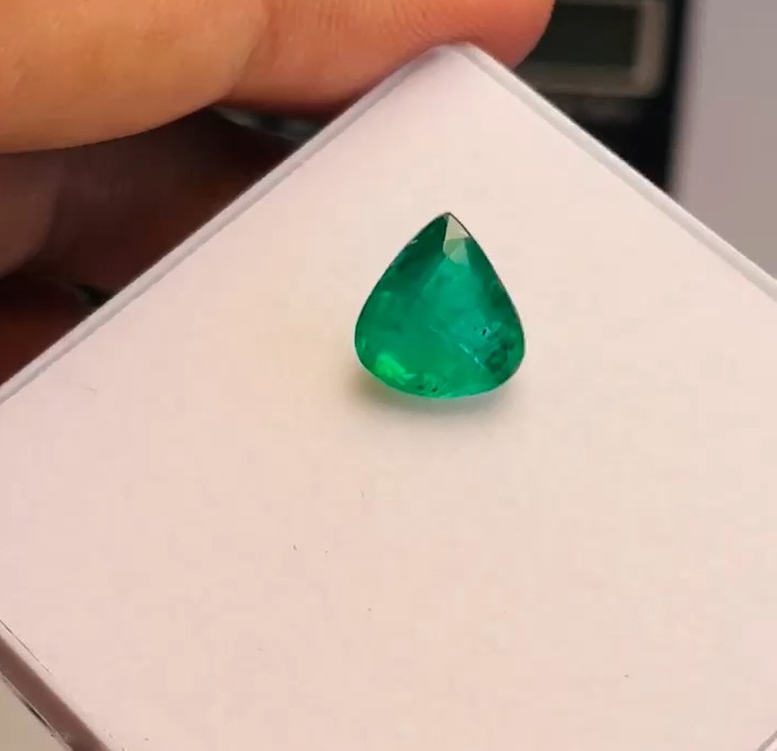 สีเขียว