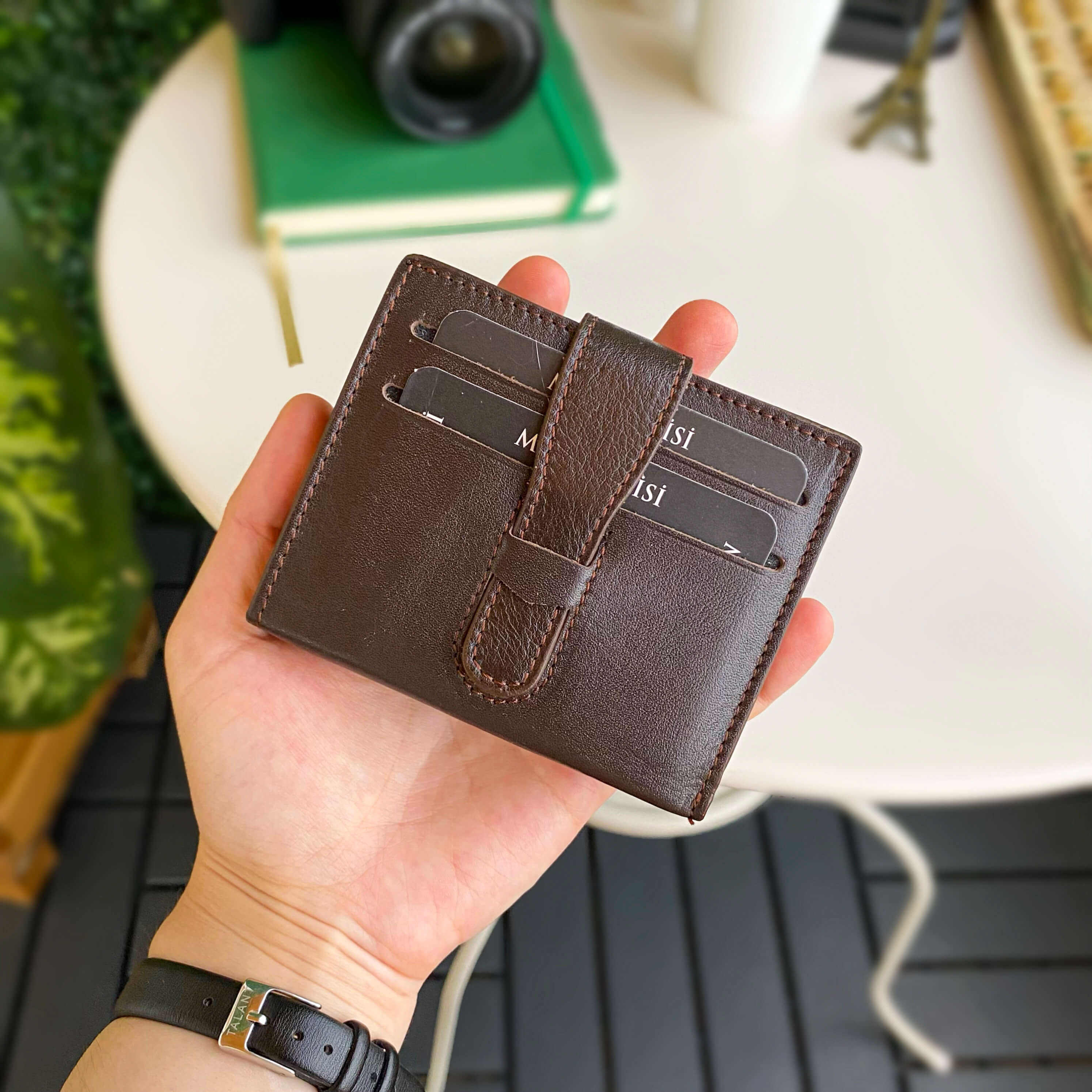 สีน้ำตาล