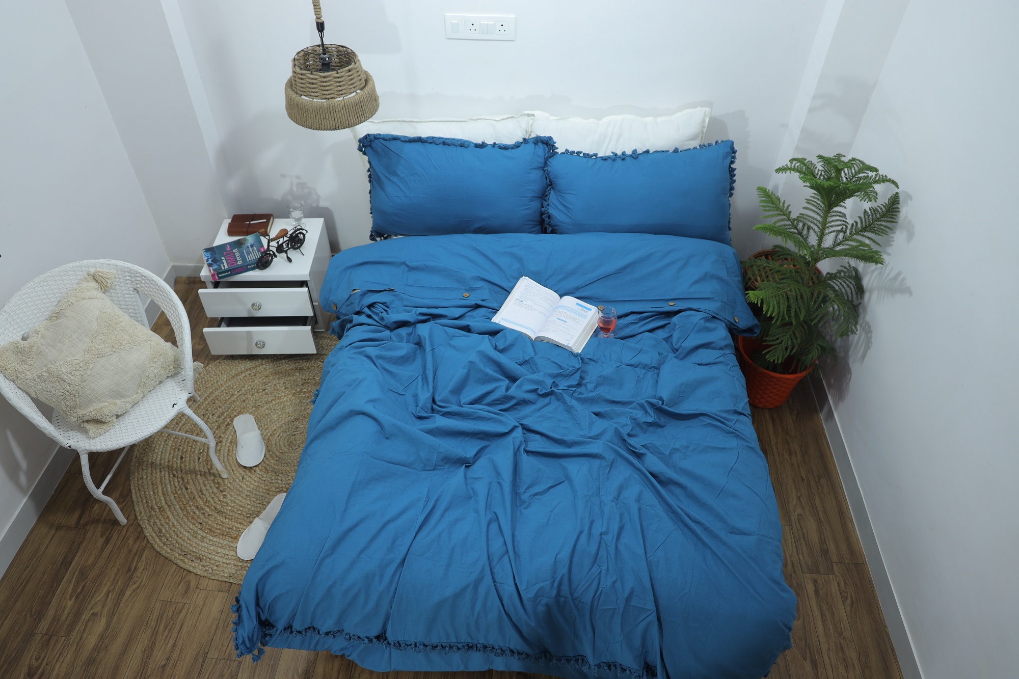 สีน้ำเงินอมเขียว