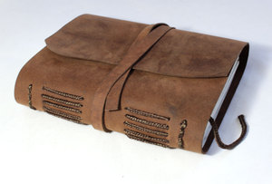 Festgebundenes braunes Lederausschlag 3 Verschlussblätter 150 Blätter mit Karte Reisepoem innen bedrucktes Lederausschlag Notizbuch - Product Image 2