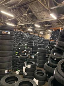 大量供应11r22.5 295/75r22.5商用拖车轮胎295 80 22.5卡车双硬币质量轮胎11r22.5