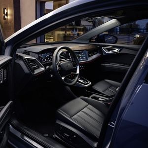 2024 au-di Q4 e-tron 40 lüks elektrikli kompakt SUV otomatik şanzıman işık İç sol direksiyon lityum pil R19 deri - Product Image 6