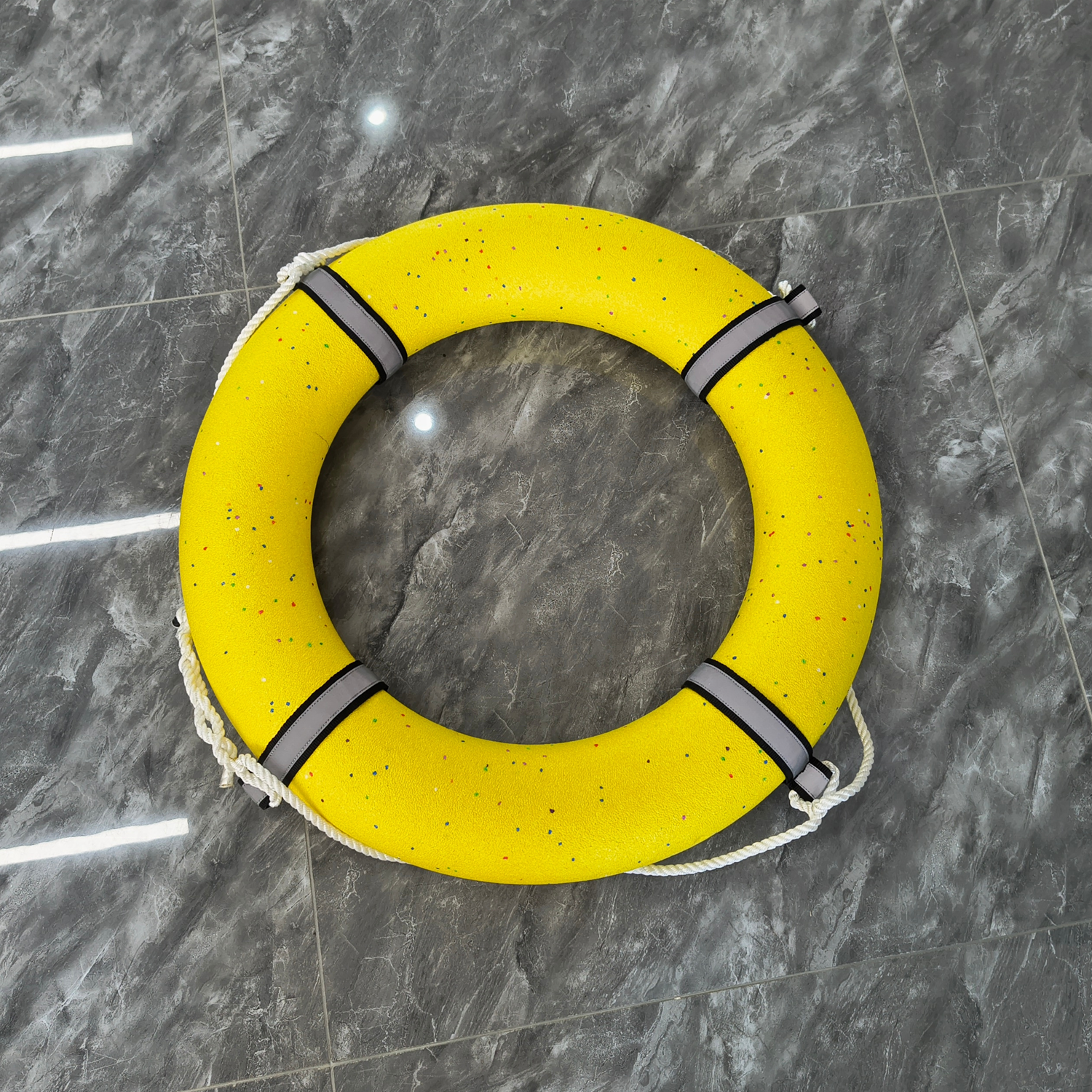 Jaune