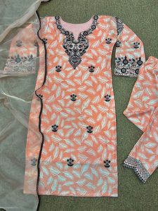 夏季集体民族服装印度<span class=keywords><strong>kurtis</strong></span>女性最新棉人造丝混纺面料刺绣脖子图案柔软光滑
