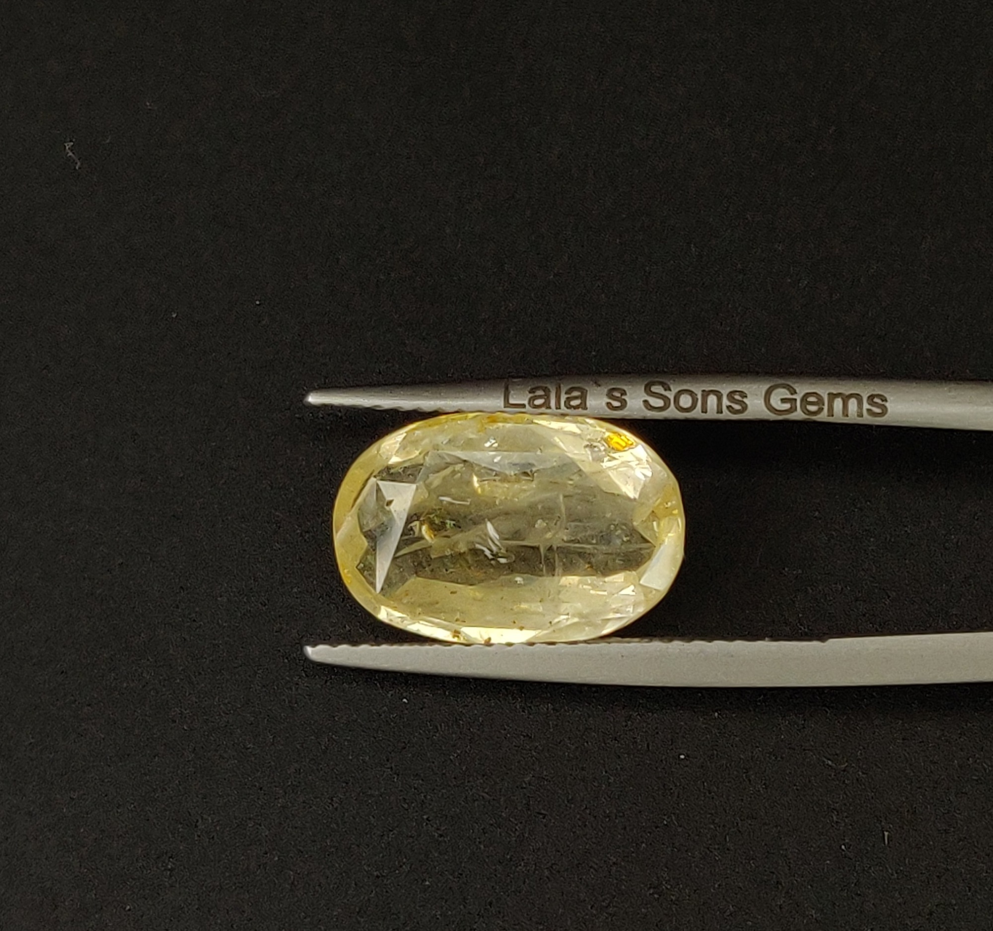 สีเหลือง