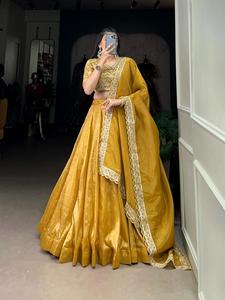 無地とスパンコールの糸刺繍作品を備えた美しい臨時着用最高品質のGoldie Lehenga Choli & Dupatta - Product Image 3